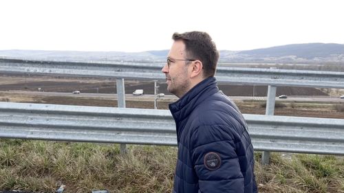 Drulă, de pe Autostrada Sebeș-Turda, acuză că lucrările au fost grăbite pentru alegerile din 2020, iar acum sunt necesare reparații, traficul pe o porțiune e închis, de la o lună cât a promis Grindeanu s-a extins la 3 luni