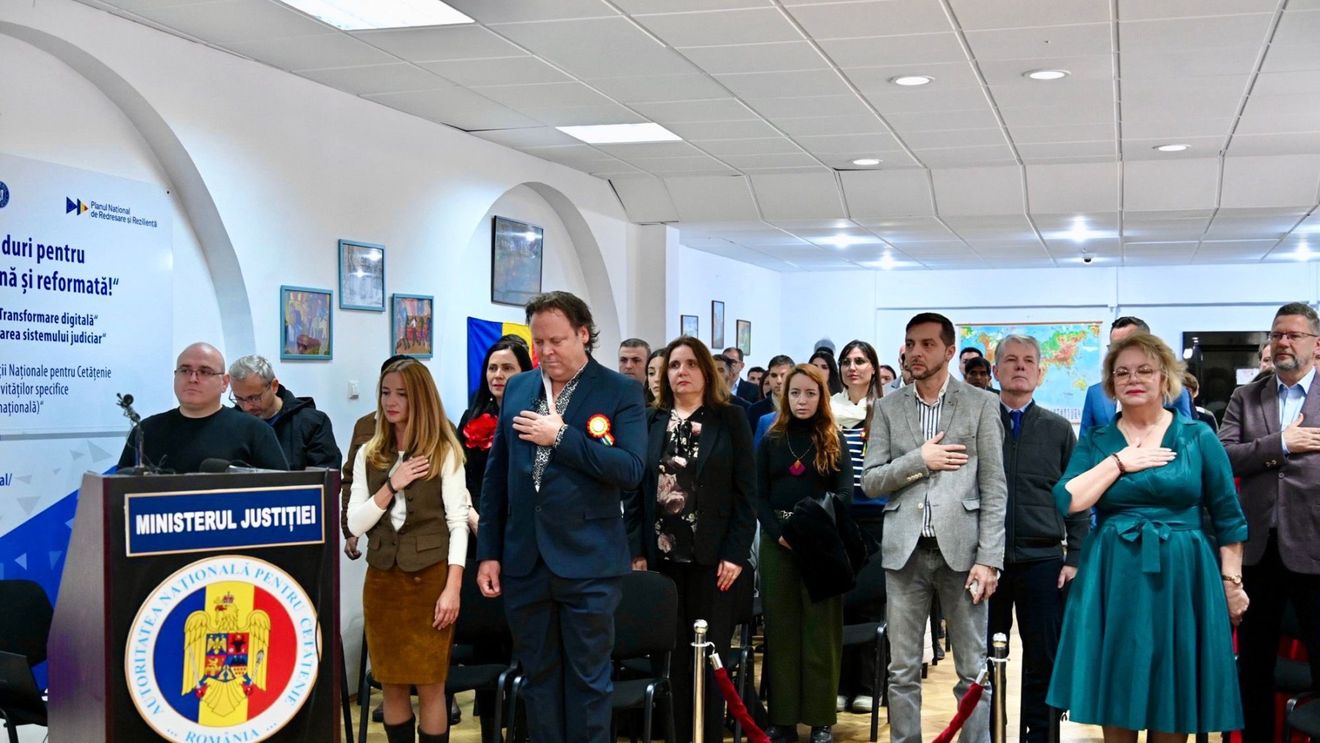 Jurnalistul britanic Charlie Ottley a depus jurământul pentru a deveni şi cetăţean român/ Minstrul Justiţiei, prezent la ceremonia organizată de Autoritatea Naţională pentru Cetăţenie