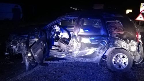 Cinci persoane au fost rănite vineri noapte într-un accident cu două autoturisme şi un TIR, pe DN1, în Sibiu/ Un pasager inconștient a fost preluat de SMURD