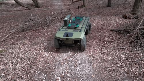VIDEO O companie din Cehia a lansat o dronă terestră autonomă pentru sprijin logistic și evacuarea răniților de pe front / Vehiculul este analizat pentru o posibilă integrare în dotarea armatei ucrainene