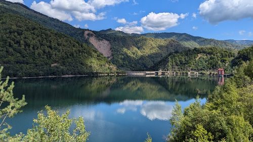 Autoritățile se așteaptă la vremuri grele: Resursele de apă ale României în următorii 30 de ani: ape mai calde, debite mai scăzute, secetă, fenomene meteo extreme – Strategia guvernamentală privind schimbările climatice