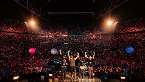 Primul studiu despre huiduielile pentru manelistul Babasha de la concertul Coldplay arată că nu au fost motivate rasist: Oamenii au huiduit mai degrabă conținutul/contextul decât persoana/etnia