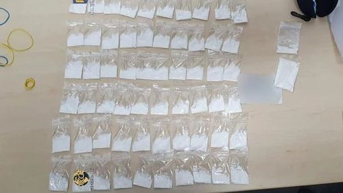 Razie a polițiștilor la traficanții de droguri din centrul Bucureștiului, la o zi după ce G4Media a scris despre noul fenomen al substanțelor devastatoare care le provoacă consumatorilor cangrene și o moarte rapidă