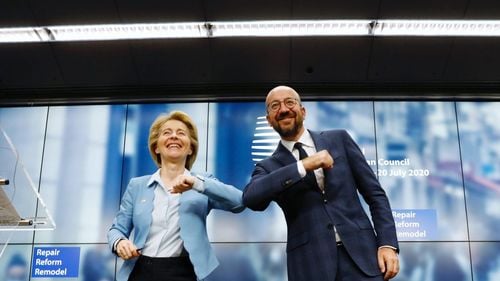 Liderii Uniunii Europene au ajuns la un acord pe tema pachetului de redresare economică după unul dintre cele mai lungi summituri UE din istorie