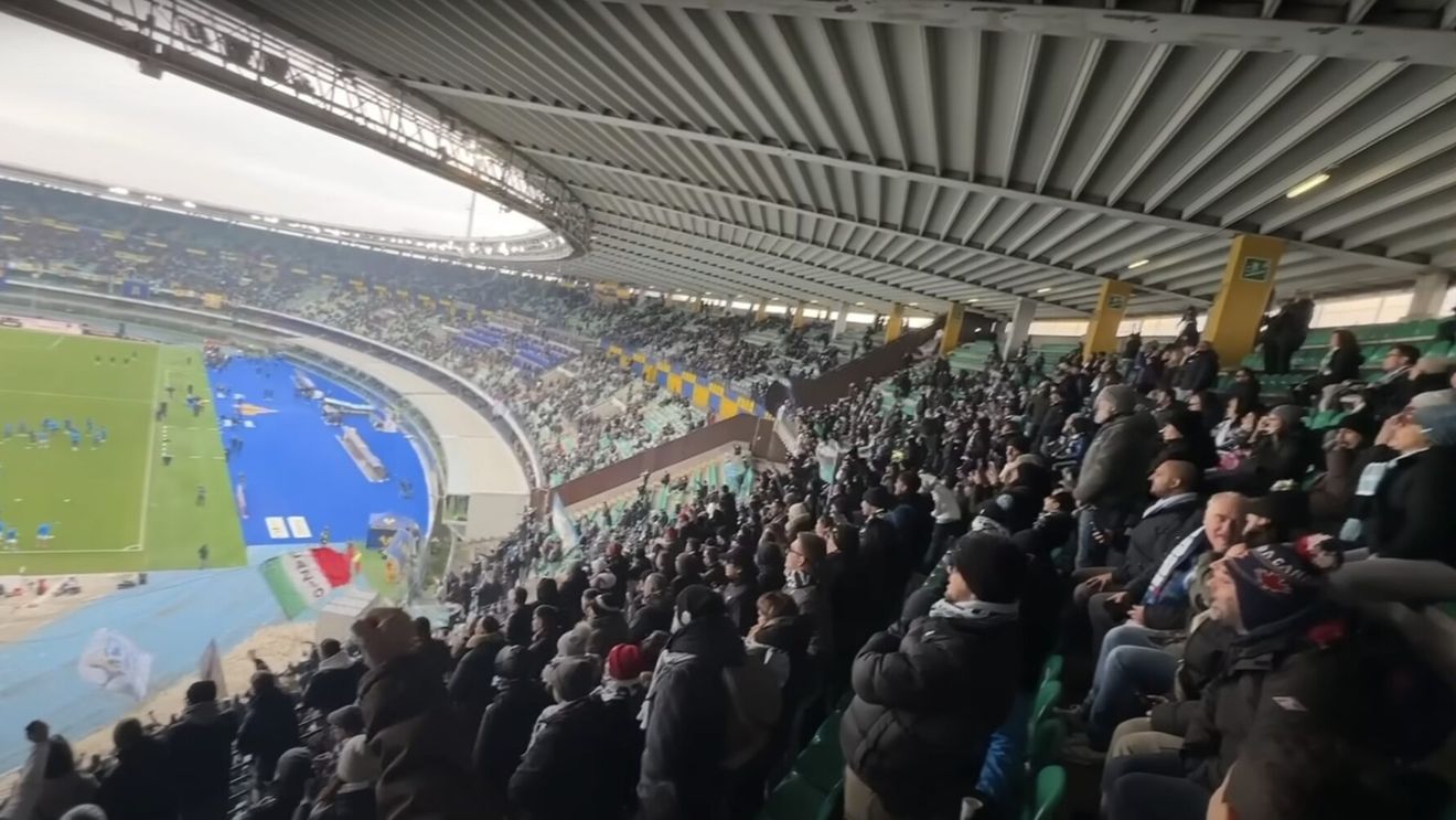 Tribuna a stadionului Bentegodi, închisă din cauza scandărilor rasiste / Mai mulți suporteri ai Veronei au proferat scandări rasiste împotriva lui Antoine Makoumbou, mijlocaşul congolez al lui Cagliari