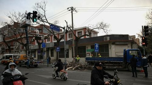 Autoritățile din China le cer oamenilor care au sub 50 de kilograme să stea în case, ca să nu fie luați pe sus de vânt