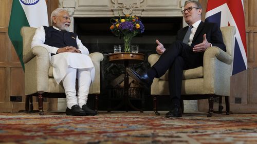 Marea Britanie și India semnează un acord de liber schimb, după ani de negocieri dure