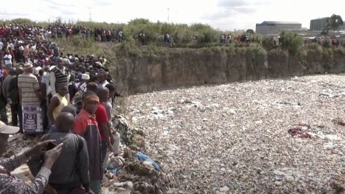 Un bărbat din Kenya acuzat de uciderea și dezmembrarea a 42 de femei a evadat din arestul poliției