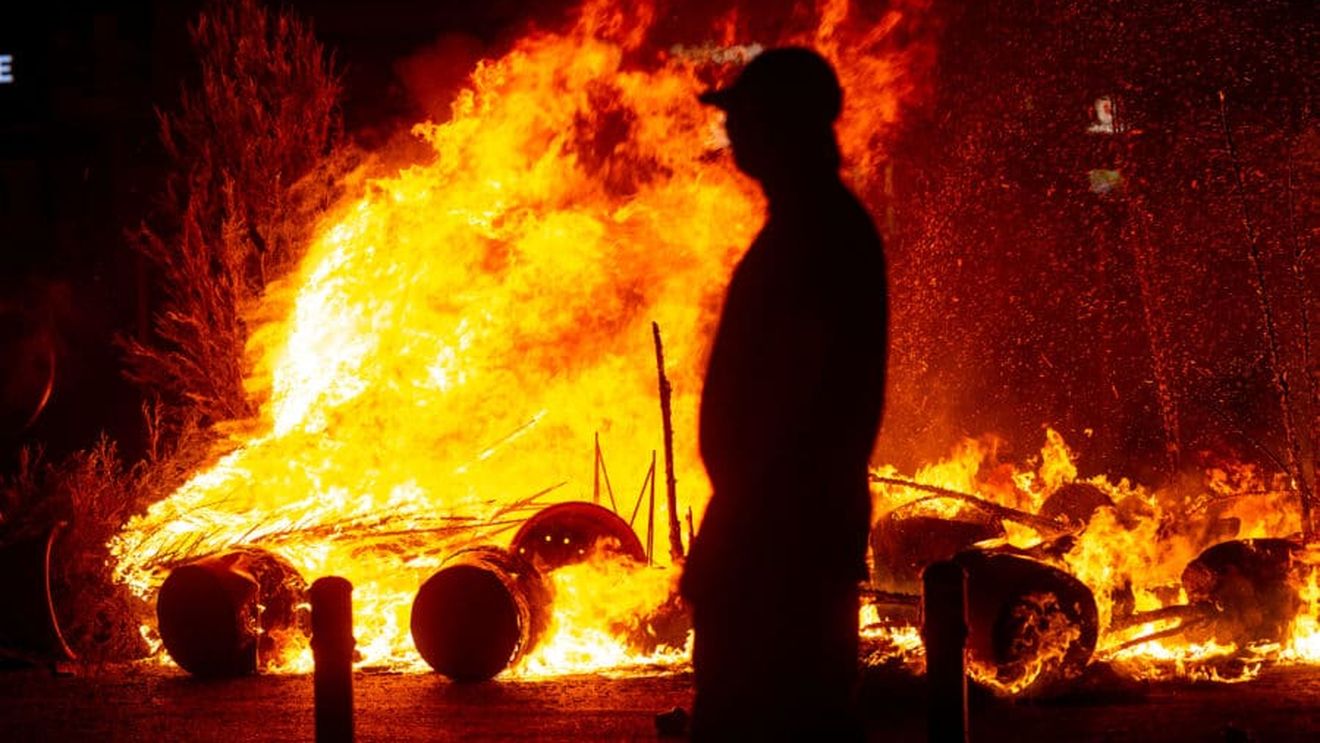 Diversiunea Springtime. Cum explică adjunctul şefului Poliţiei Capitalei decizia de a cere sprijinul Jandarmeriei în mijlocul mulţimii. Momentul a condus la violenţele împotriva jandarmeriţei şi la ordinul de evacuare a pieţei