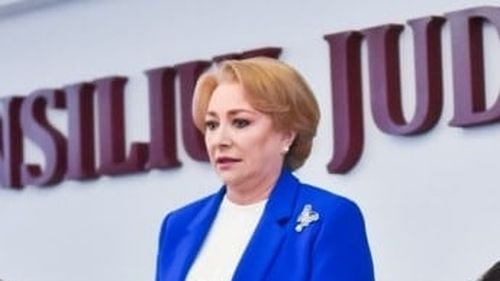 Viorica Dăncilă, criticată de elevii din Constanţa: "E extrem de grav faptul că în anul 2018 șeful guvernului promovează public atitudini care ne aduc aminte de vremurile de mult apuse"
