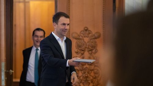 Cătălin Drulă: Ciocoiul Bode minte cum respiră pentru că simte că se strânge lațul / Nu veți găsi semnătura mea pe vreo așa-zisă anexă cu detalii tehnice / Din tot proiectul, până în prezent, Bode nu s-a preocupat decât de achiziția mașinilor, pe care le-a și dublat la număr