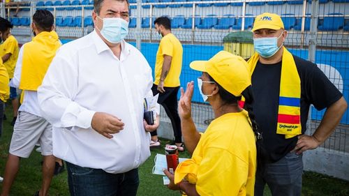 Primarul din Ștefăneștii de Jos, acuzat de violarea unei minore, se autosuspendă din PNL până la „clarificarea situației” /Ștefan Ionel Robert susține că a solicitat teste poligraf și ADN