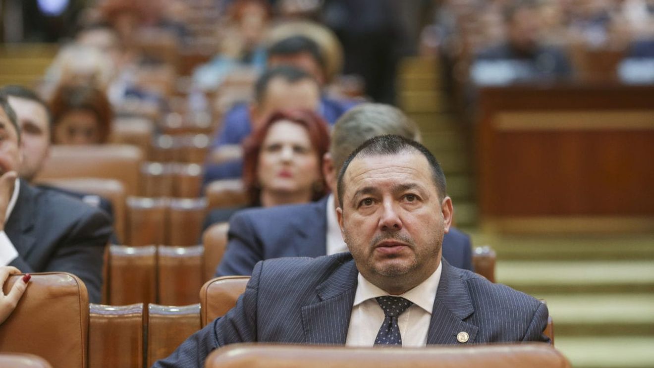Deputatul-mitralieră, Cătălin Rădulescu, unul dintre apropiații lui Dragnea, va fi schimbat din funcția de chestor al Camerei Deputaților