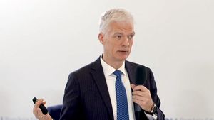 Andreas Schleicher, OECD, despre școala din România: Așa cum o autoritate nu-i zice unui doctor cum să opereze, nici profesorului să nu-i zică modul cum să predea
