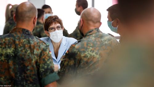 Ministrul german al apărării: Rusia generează o ameninţare concretă şi imediată pentru securitatea Europei