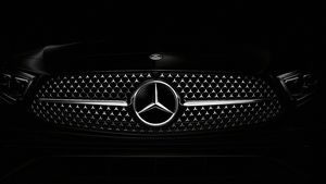 Mercedes investeşte miliarde de euro pentru 10.000 staţii de încărcare a vehiculelor electrice în Europa, America de Nord şi China