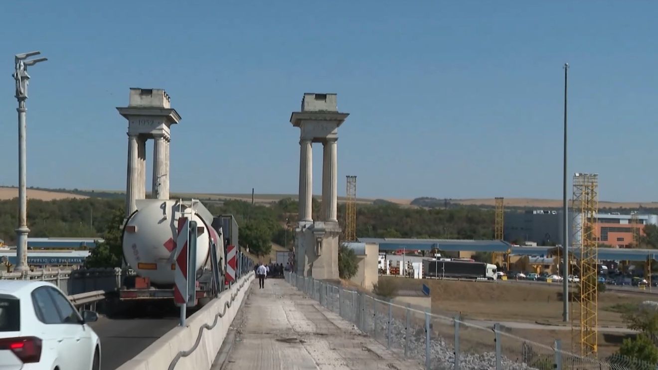 Traficul pe Podul Giurgiu-Ruse  se desfăşoară pe o singură bandă / Autorităţile recomandă rute alternative în perioada de Rusalii