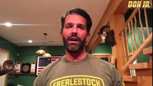 Donald Trump, despre fiul său, infectat cu Covid: „Este bine, mulțumesc!”. Fiul lui Trump a spus pe Facebook că își folosește timpul în izolare ca să-și curețe armele