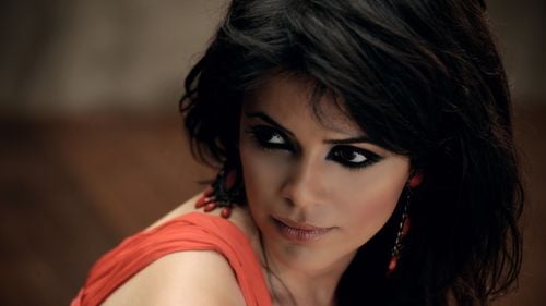 VIDEO Yasmin Levy, legenda muzicii iudeo-spaniole, concertează la București pe data de 11 decembrie: Pornesc o călătorie muzicală veche de 500 de ani, ducând ladino în Andaluzia și amestecându-l cu flamenco, stilul care încă poartă amintirile muzicale ale vechii lumi maure și evrei-spaniole cu sunetul lumii arabe