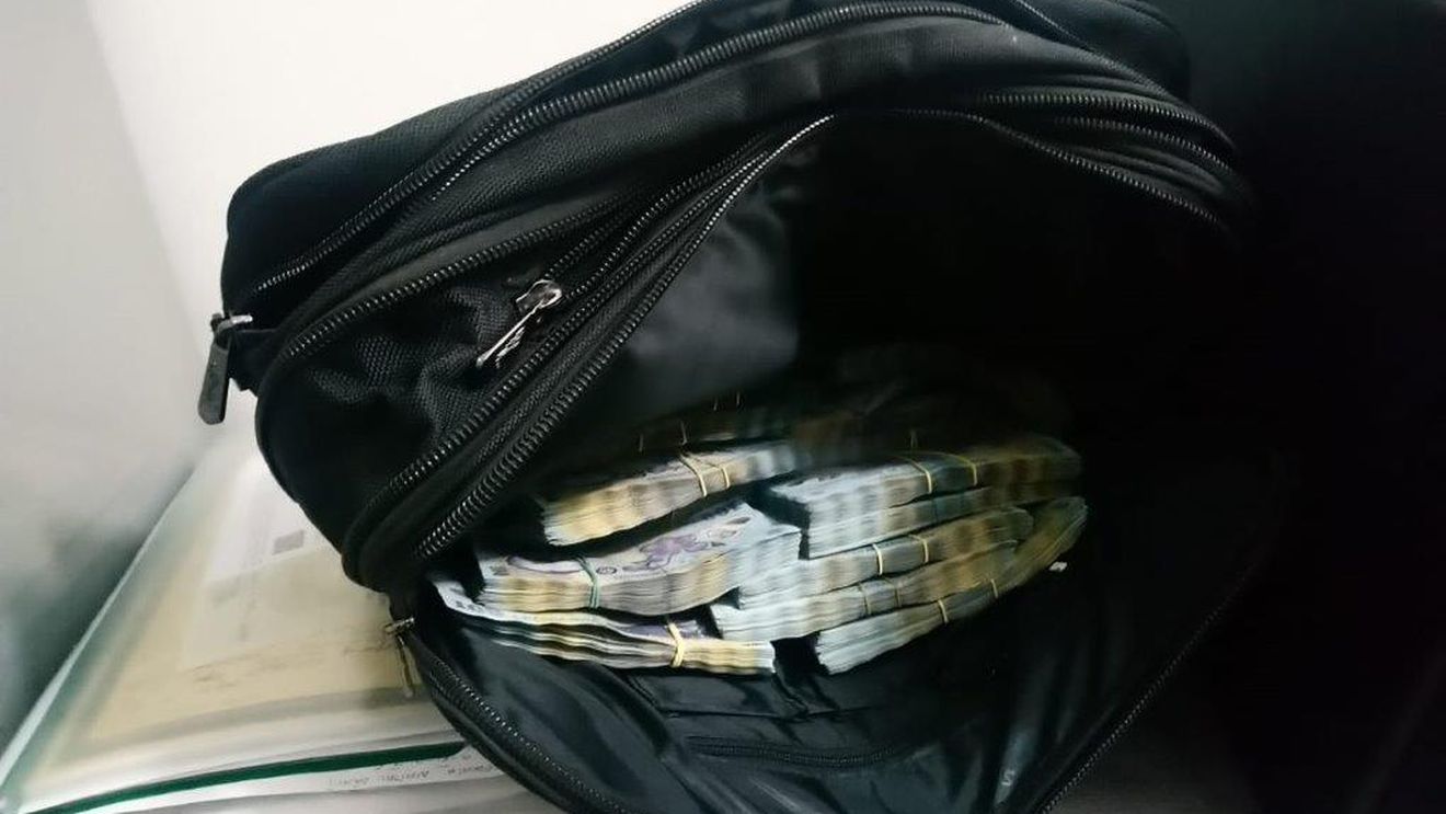 Captură record în Portul Constanţa Sud: 4,8 milioane de bancnote contrafăcute descoperite de Poliţia Română şi Autoritatea Vamală Română / Valoarea însumată a bancnotelor false depăşea 960 de milioane de euro