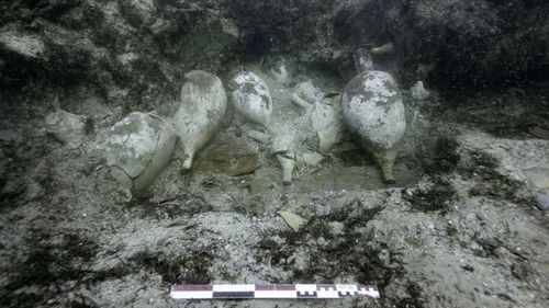 Jaf de amploare pe epava unei nave antice „deosebit de rară” în Marea Mediterană, în largul oraşului francez Cannes / Hoții au furat amfore greco-italice de vin ce datau din secolul al II-lea î.Hr