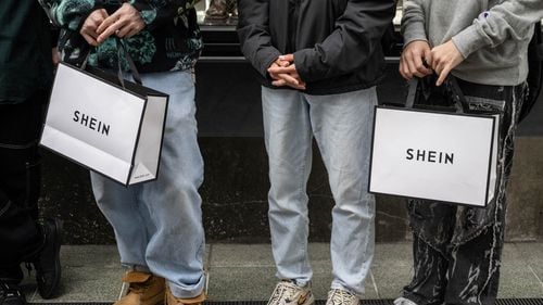 Shein la Paris: schimbarea regulilor jocului pentru fast-fashion în Franţa