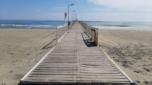 Programul “Litoralul pentru Toţi” începe astăzi: Peste 50 de hoteluri participante, tarifele pornesc de la 40 de lei pe noapte/ Sejururile pot fi achitate şi cu vouchere de vacanţă