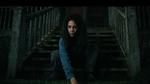 ”Never Let Go”: O mamă, copiii ei, provizii din ce în ce mai puține și demoni șmecheri. Un thriller de neratat cu Halle Berry (recenzie)