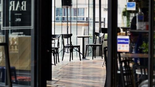 Restaurantele, cafenelele, cinematografele și sălile de jocuri de noroc din Bistrița se reînchid/ Rata incidenței de îmbolnăviri Covid-19 a depășit 3 la mie