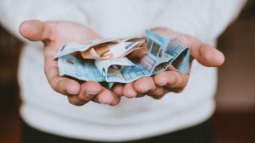 Klaus Iohannis anunță că România are dificultăți în implementarea PNRR și întârzieri la accesarea banilor UE, în cadrul unui eveniment destinat firmelor