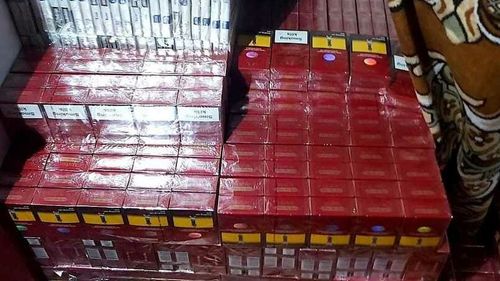 Percheziții în București, la suspecți de contrabandă cu țigări/ Cele șase persoane duse la audieri vindeau țigări în zona Ferentari și au mai fost cercetați pentru contrabandă (surse)