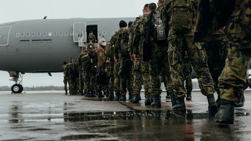 500 de intelectuali europeni cer printr-o scrisoare deschisă 180.000 de soldați europeni pentru apărarea Ucrainei / Apelul vine în contextul în care s-a format o "Coaliție a voinței", care cuprinde acum 30 de țări conduse de Regatul Unit și Franța