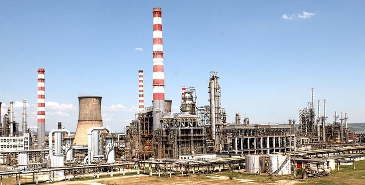 EXCLUSIV Sechestru menținut pe active de 2 miliarde de dolari în dosarul rafinăriei Petrotel Lukoil  / Poate fi vândută rafinăria, dacă este sub sechestru, pentru a fi respectate sancțiunile americane?