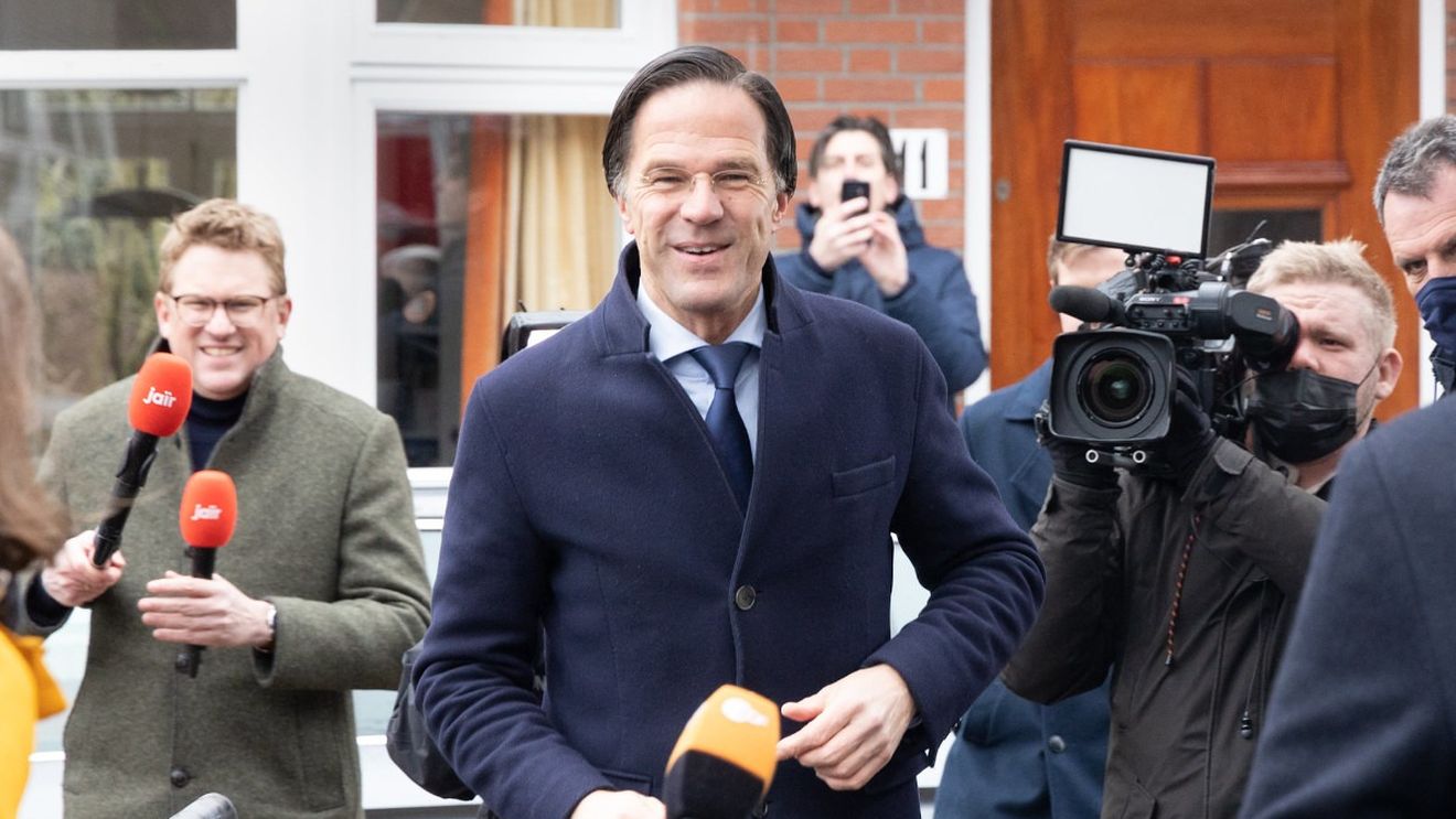 Premierul olandez Mark Rutte a supraviețuit unei moțiuni de cenzură