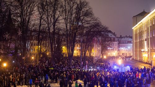 Mii de manifestanţi la Riga împotriva restricțiilor anti-COVID-19 și a guvernului leton