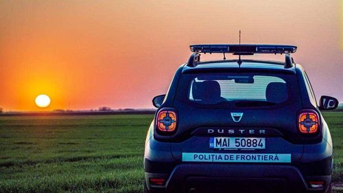 Ucraineni depistați de Poliția de Frontieră după ce au trecut Tisa înot/ Bărbații au cerut azil în România