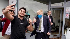 Noi reguli împotriva COVID-19: Adunările cu mai mult de șase persoane, interzise în Anglia din 14 septembrie