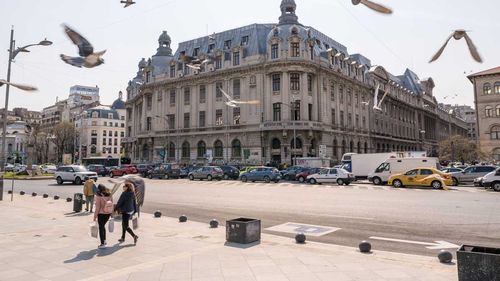 Universitatea din București, despre „stegarul dac” care urcă pe acoperișul Palatului Universității: Clădirea este predată Companiei Naționale de Investiții, iar autoritățile au fost sesizate de fiecare dată