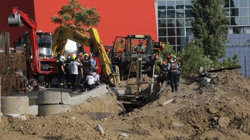 Un bărbat de 23 de ani din Satu Mare a murit după ce un mal de pământ a căzut peste el