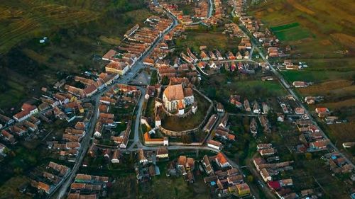 România bogată, România săracă: Hărțile țării, colorate în funcție de PIB și investiții străine/ Care sunt județele cele mai atractive și cine rămâne în urmă?