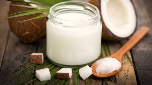 Considerat un superaliment, uleiul de cocos este pus sub semnul întrebării de cardiologi / Medicii avertizează asupra riscului cardiovascular