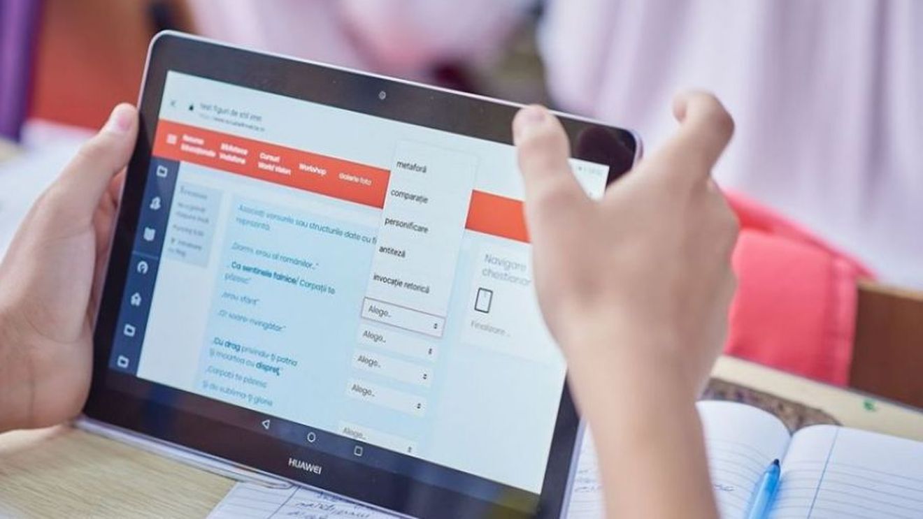 „Dăruiește o tabletă pentru o șansă la educație!” Campania demarată de Arhiepiscopia Clujului are scopul de a-i sprijini pe copiii defavorizați, în procesul învățământului online