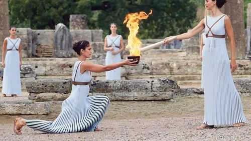 O femeie a fost arestată în Japonia după ce a încercat să stingă flacăra olimpică cu un pistol cu apă