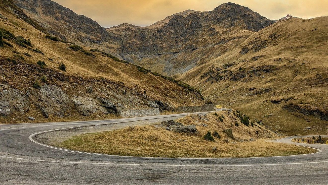 Circulaţia rutieră pe Transfăgărăşan se închide vineri timp de trei ore pentru organizarea unui eveniment automobilistic