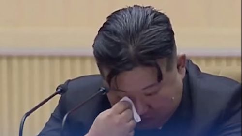 Kim Jong-un, filmat plângând în timp ce le cere femeilor din Coreea de Nord să facă mai mulți copii