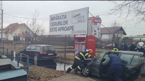 Deversări de petrol într-un cartier din Ploiești după o avarie la o conductă