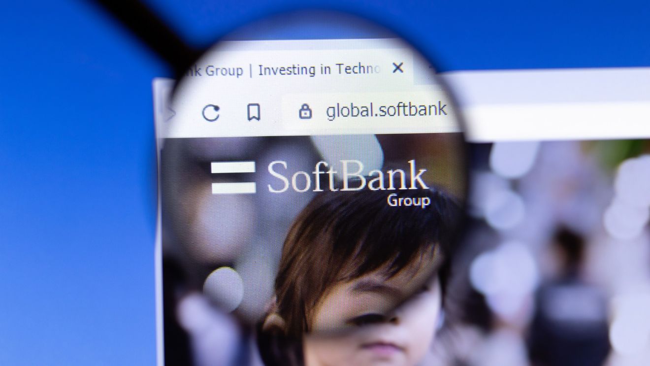 Directorul gigantului tehnologic japonez SoftBank spune că Inteligența Artificială Generală va deveni realitate în următorul deceniu și va fi de 10 ori mai inteligentă decât suma totală a tuturor inteligențelor umane