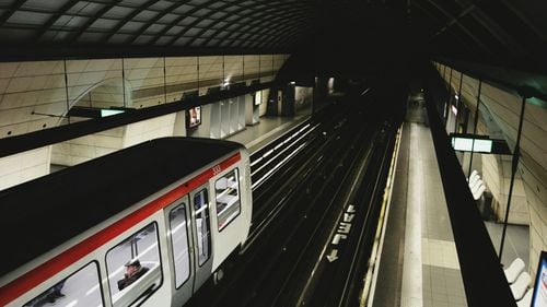 Atac cu un cuțit într-un metrou din Lyon, patru persoane au fost rănite / Suspectul a fost arestat