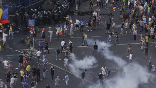 Guvernul anunță că Viorica Dăncilă, aflată în concediu, a solicitat SRI, în regim de urgență, un raport complet referitor la provocarea violențelor