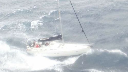 O navă condusă de un comandant român de cursă lungă a salvat patru marinari în plină furtună în Golful Mexic. Garda de Coastă americană nu îi putuse salva cu elicopterul